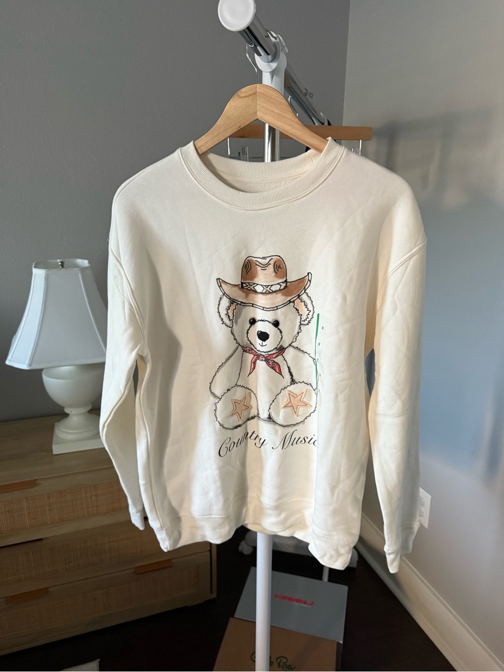 NEW Zoe + Liv Cream Teddy Graphic Sweatshirt Size Mβ